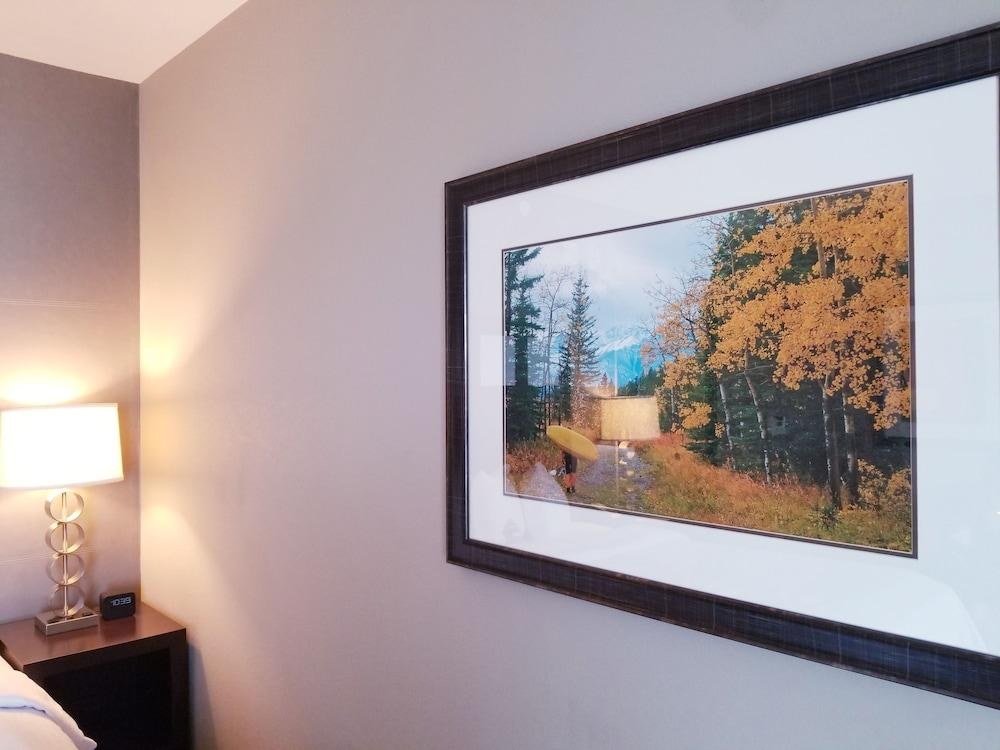 Hampton Inn by Hilton Calgary Airport North photo 4