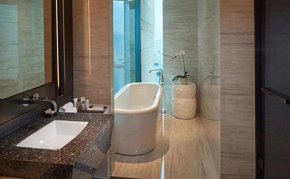 Hilton Shenzhen Shekou Nanhai photo 2
