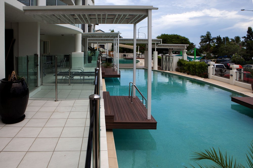 WATERS EDGE APARTMENTS photo 1