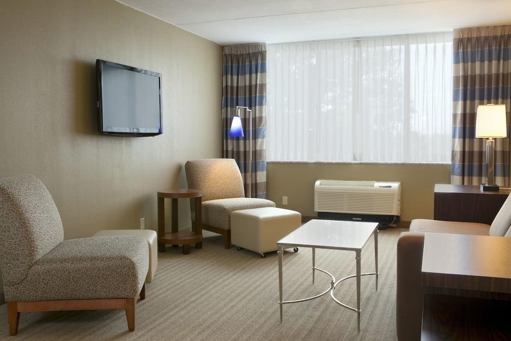 DoubleTree by Hilton St. Louis - Westport photo 3