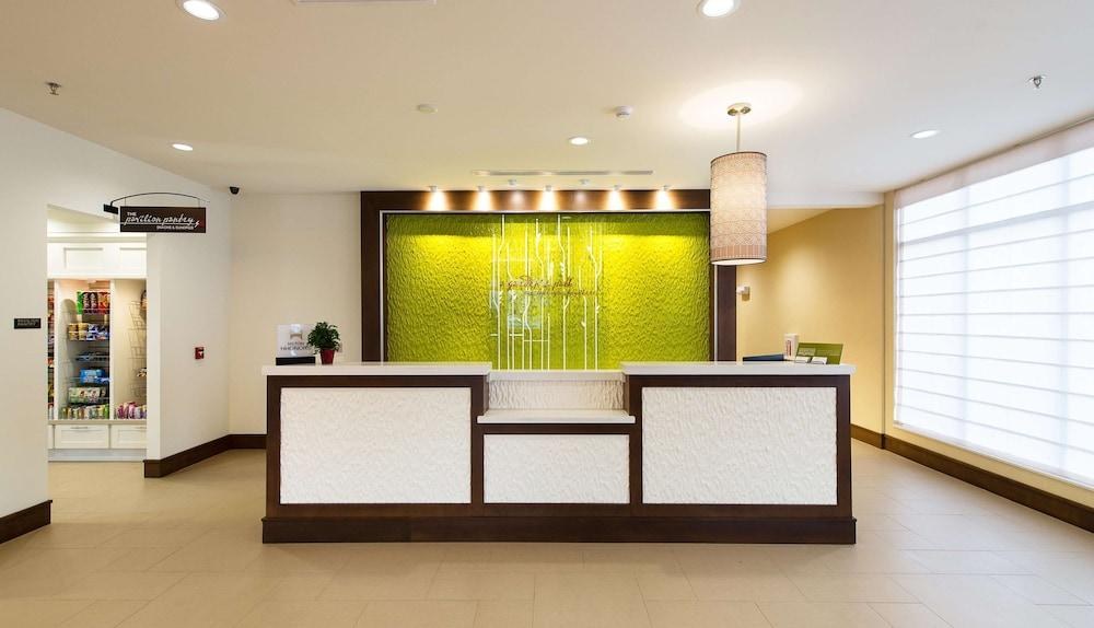 Hilton Garden Inn Charlotte Airport photo 2