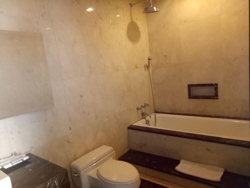 Hotel Royal Bogor photo 2