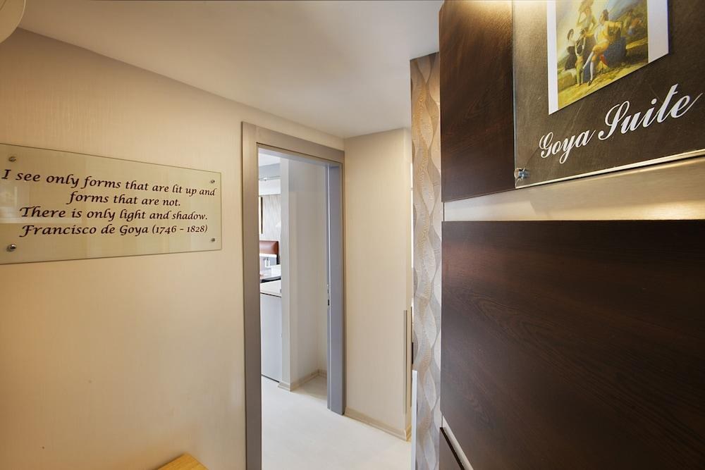 GALLERY RESIDENCE photo 2