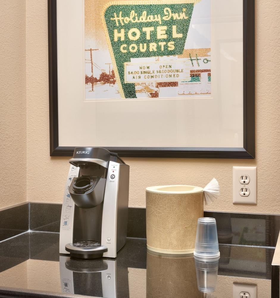 HOLIDAY INN HOTEL & SUITES SALT LAKE CITY-AIRPORT WEST photo 3