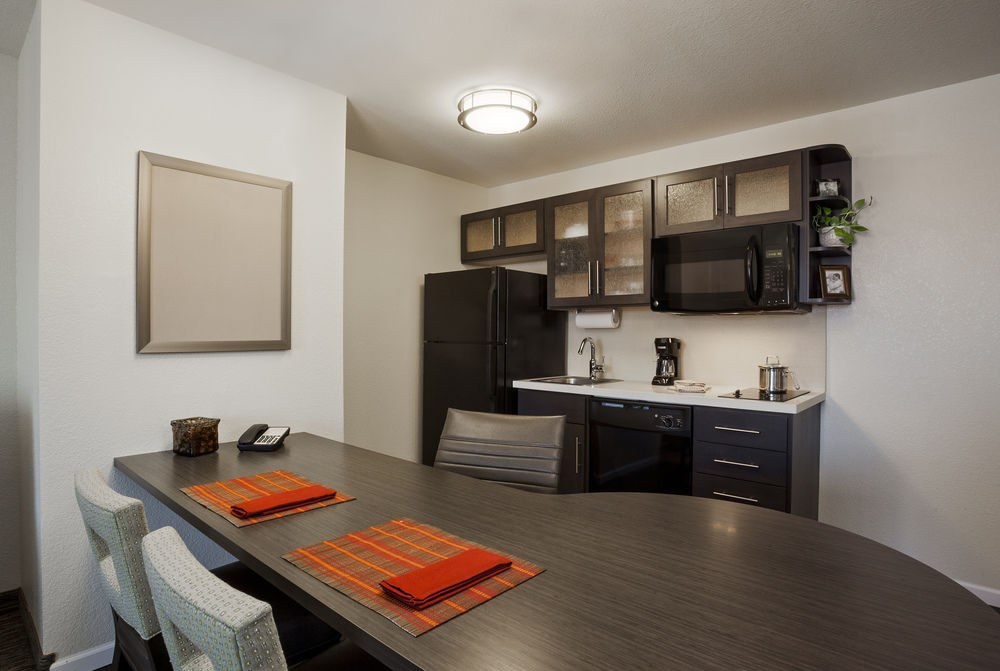 CANDLEWOOD SUITES AIRPORT photo 1