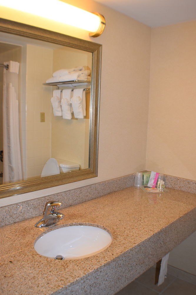 DoubleTree by Hilton St. Louis-Airport photo 1