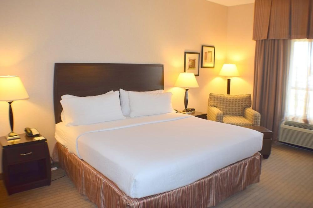 DoubleTree by Hilton St. Louis-Airport photo 2