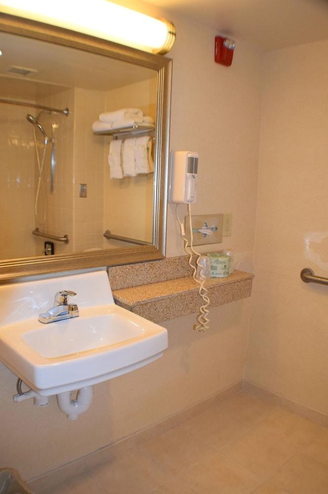 DoubleTree by Hilton St. Louis-Airport photo 3