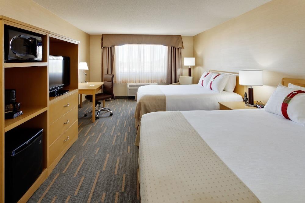 HOLIDAY INN photo 3