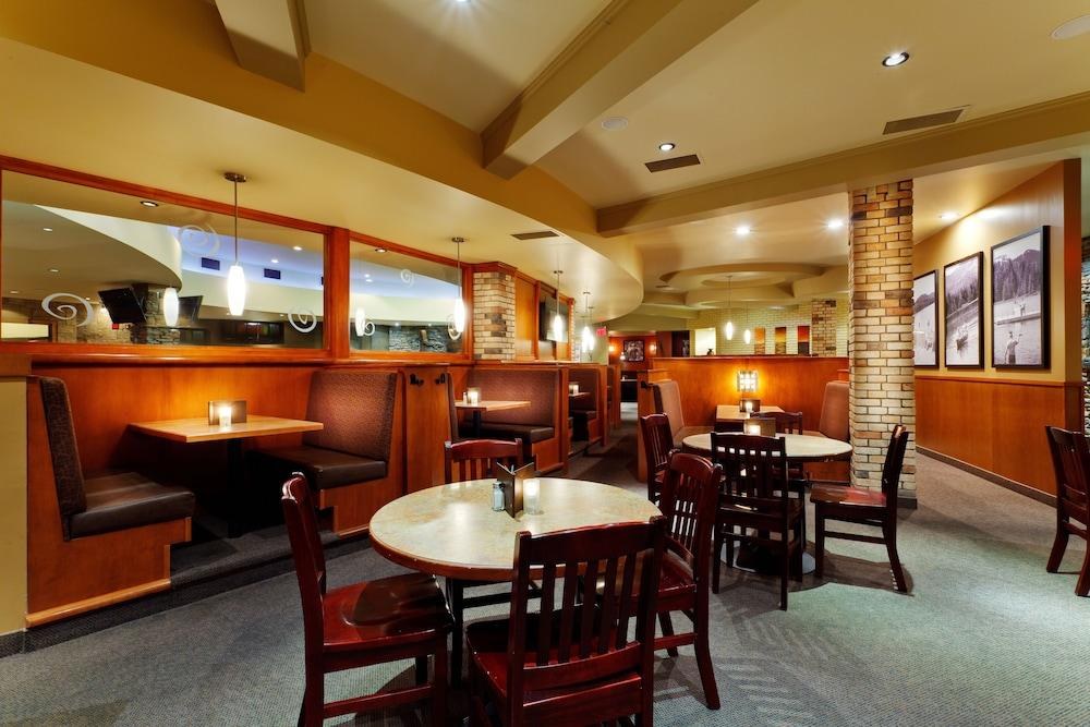HOLIDAY INN photo 4