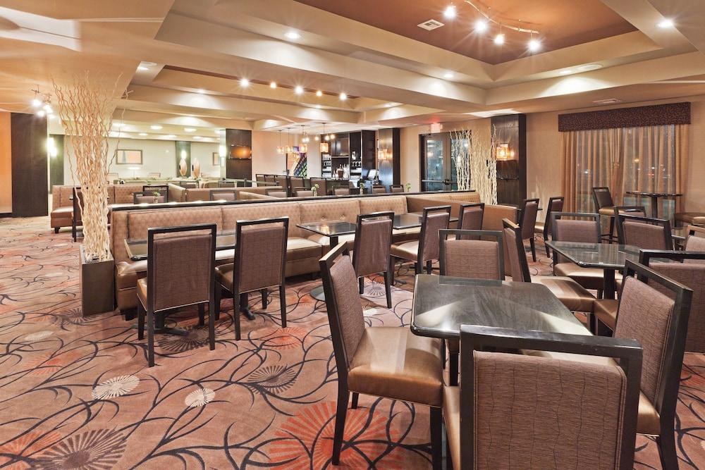 HOLIDAY INN HOTEL & SUITES TULSA SOUTH photo 2
