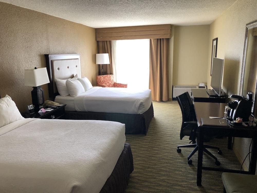 CROWNE PLAZA HOTEL JACKSONVILLE AIRPORT/I-95N photo 2