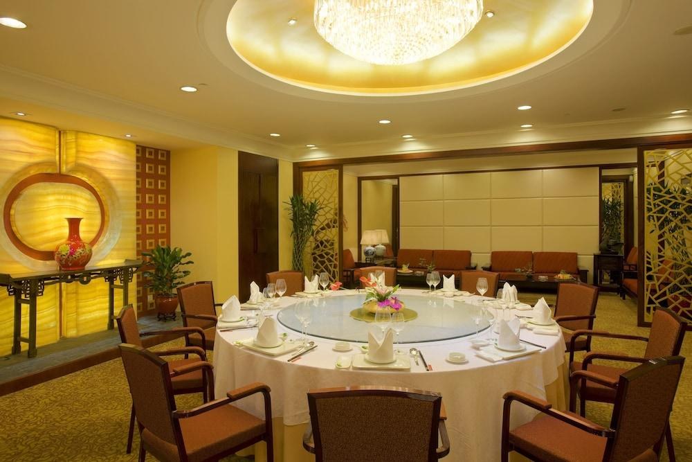CROWNE PLAZA CITY CENTER photo 3