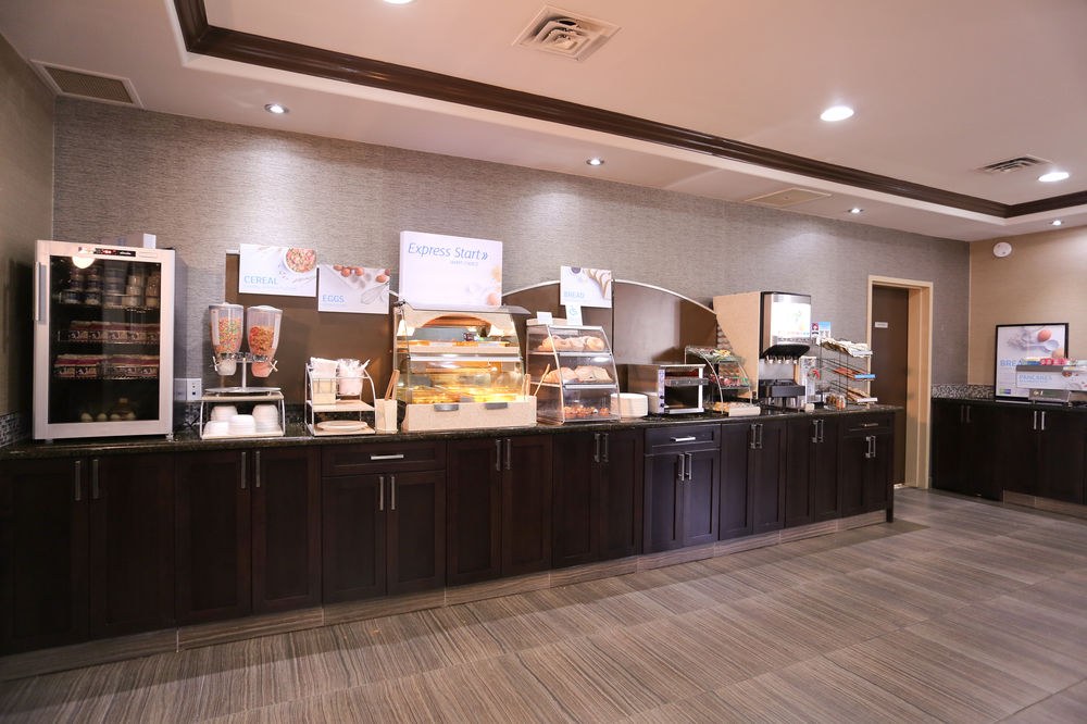 HOLIDAY INN EXPRESS & SUITES photo 1