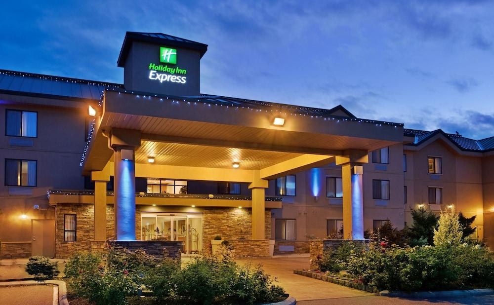 HOLIDAY INN EXPRESS & SUITES photo 2