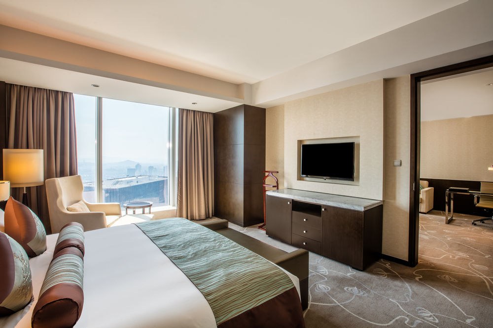CROWNE PLAZA photo 1