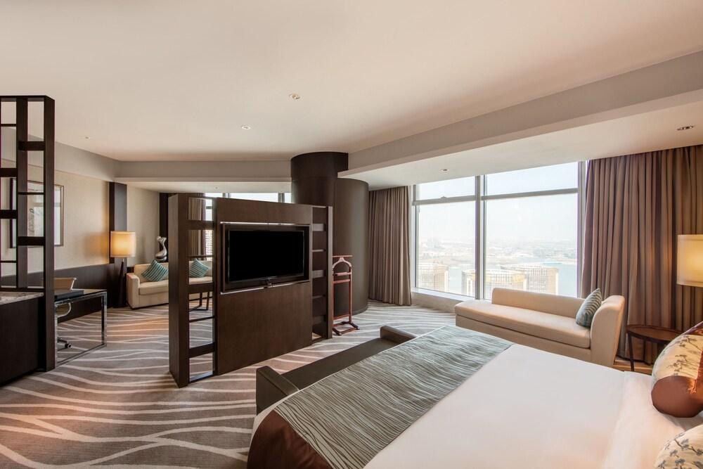 CROWNE PLAZA photo 2