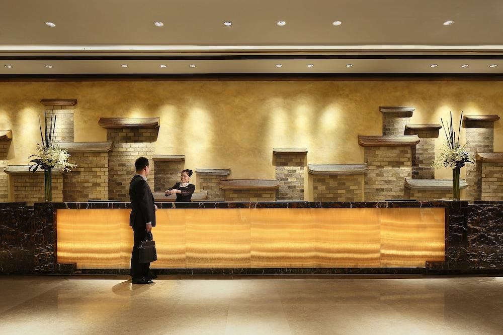 CROWNE PLAZA photo 4