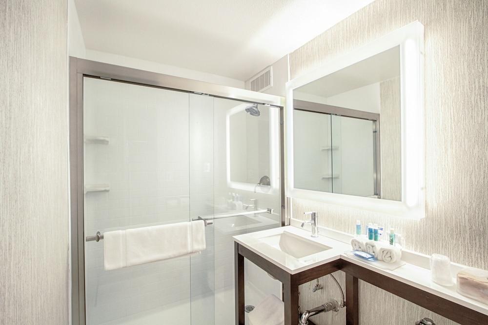 HOLIDAY INN EXPRESS SAN DIEGO DOWNTOWN photo 4