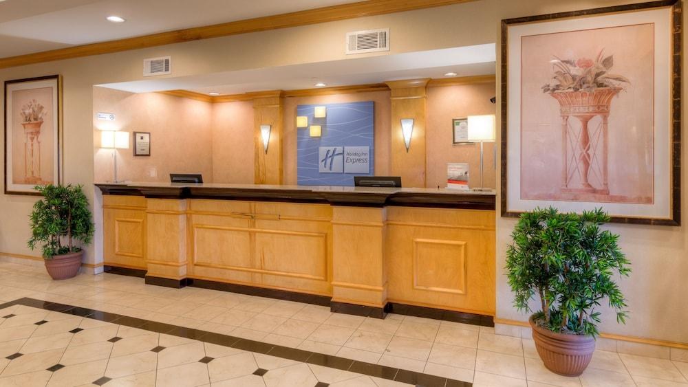 HOLIDAY INN EXPRESS HOTEL & SUITES MEMPHIS SOUTHWIND photo 4