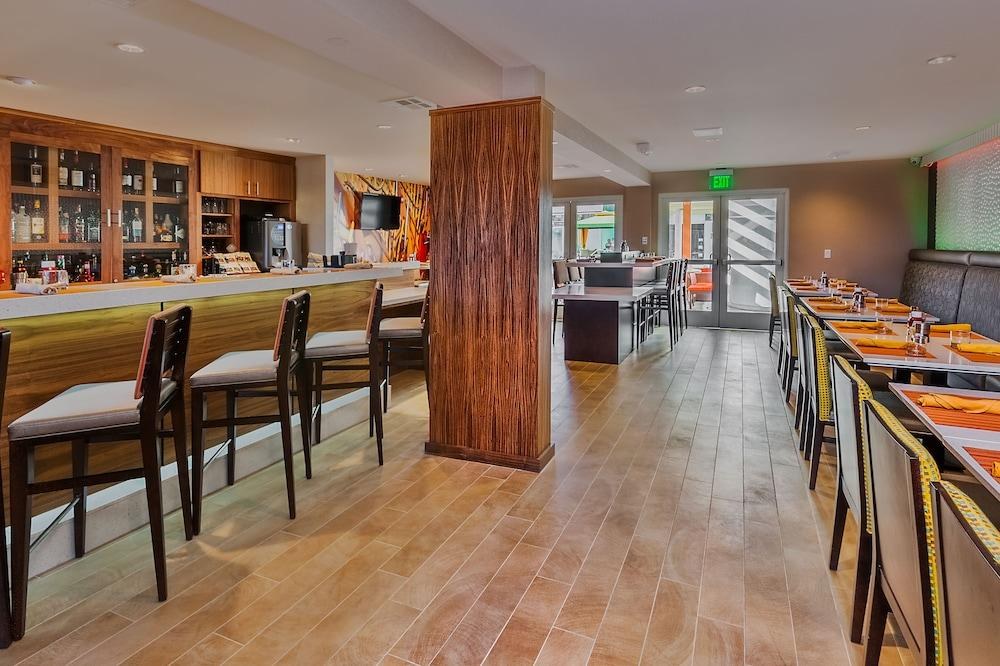 HOTEL INDIGO ANAHEIM photo 2