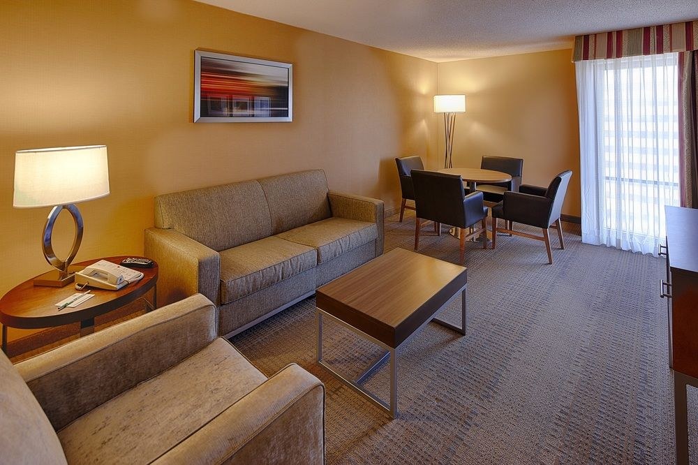 HOLIDAY INN INTERNATIONAL AIRPORT photo 1