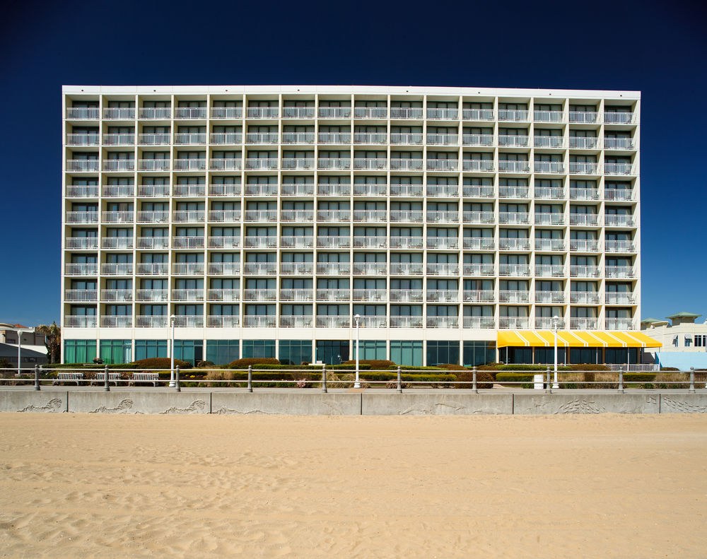 HOLIDAY INN EXPRESS HOTEL & SUITES VA BEACH OCEANFRONT photo 1
