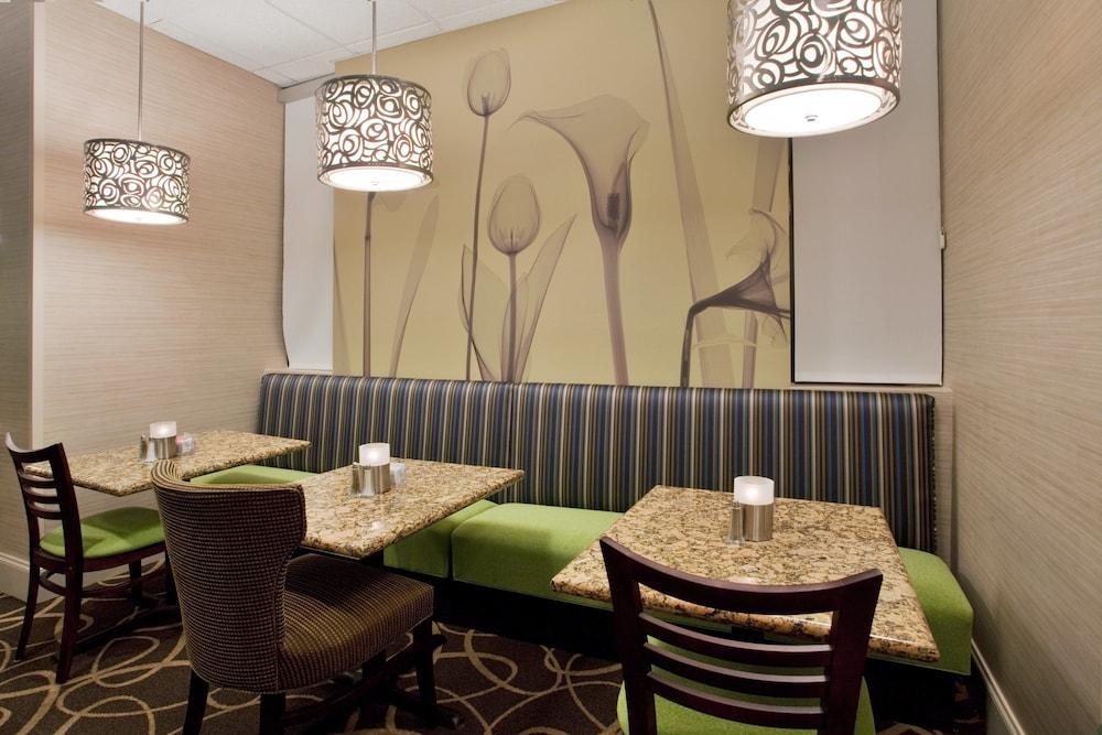 DoubleTree by Hilton Raleigh Midtown photo 3