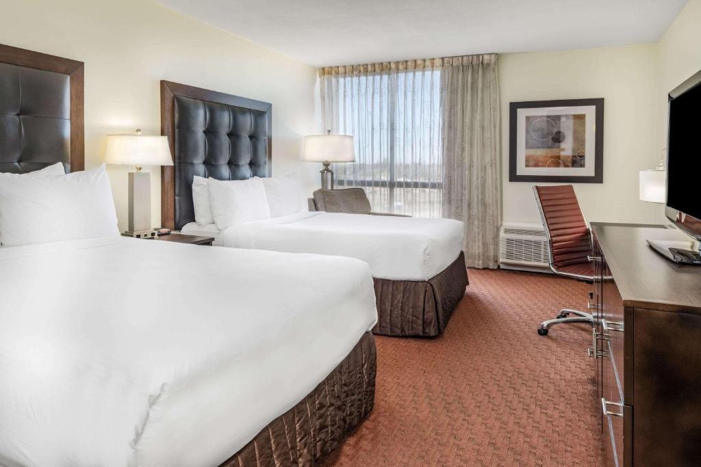 Wyndham Sacramento photo 1