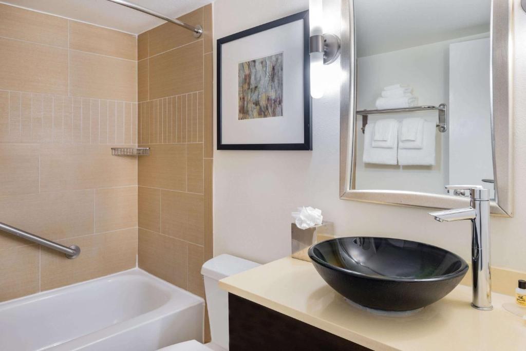 Wyndham Sacramento photo 3