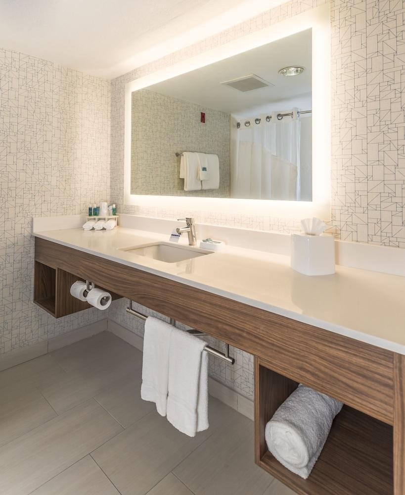 HOLIDAY INN EXPRESS & SUITES JACKSONVILLE-SOUTH photo 2