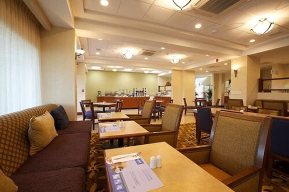 HOLIDAY INN EXPRESS HOTEL & SUITES CUERNAVACA photo 2