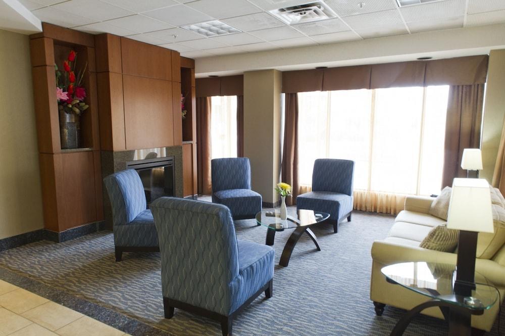 HOLIDAY INN EXPRESS SUITES DOWNTOWN photo 3