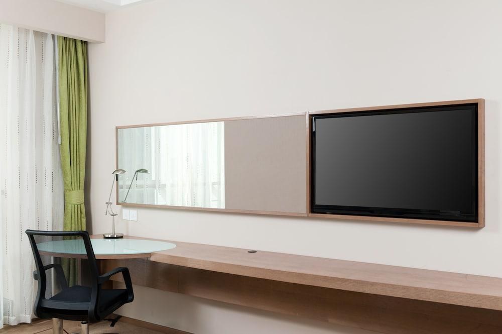 Holiday Inn Express Chengdu West Gate photo 2