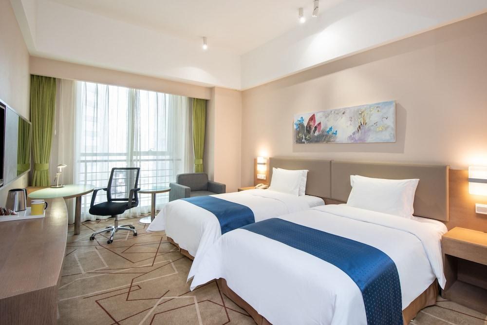 Holiday Inn Express Chengdu West Gate photo 3