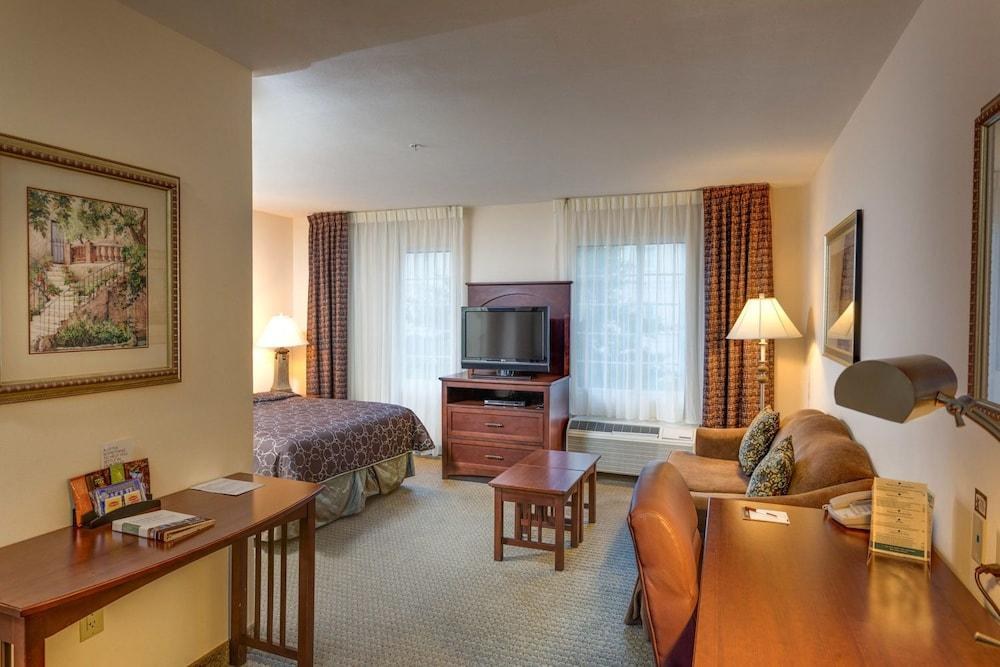 STAYBRIDGE SUITES AUSTIN CENTRAL / AIRPORT AREA photo 4