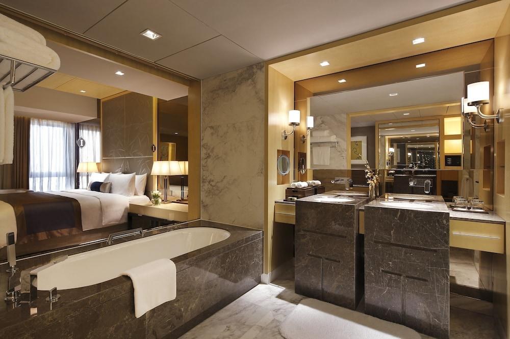 INTERCONTINENTAL photo 4