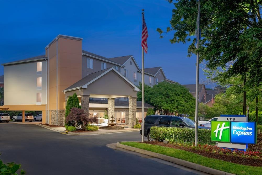HOLIDAY INN EXPRESS CHAPEL HILL photo 2