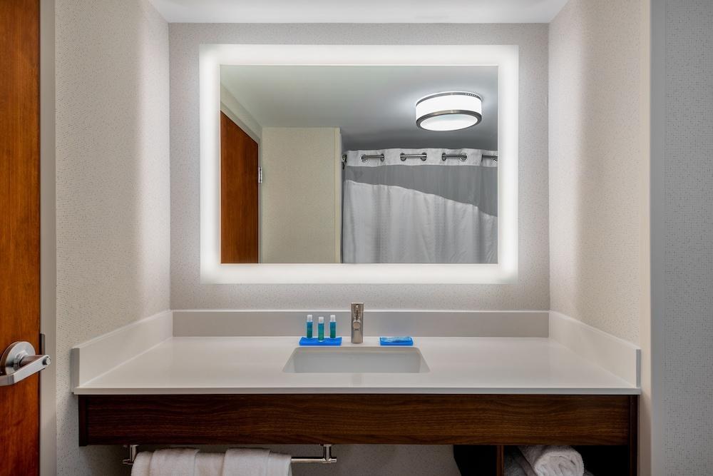 HOLIDAY INN EXPRESS CHAPEL HILL photo 3