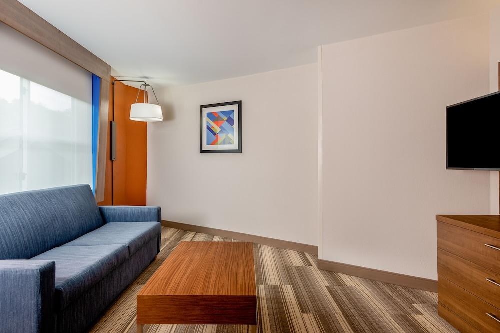 HOLIDAY INN EXPRESS CHAPEL HILL photo 4