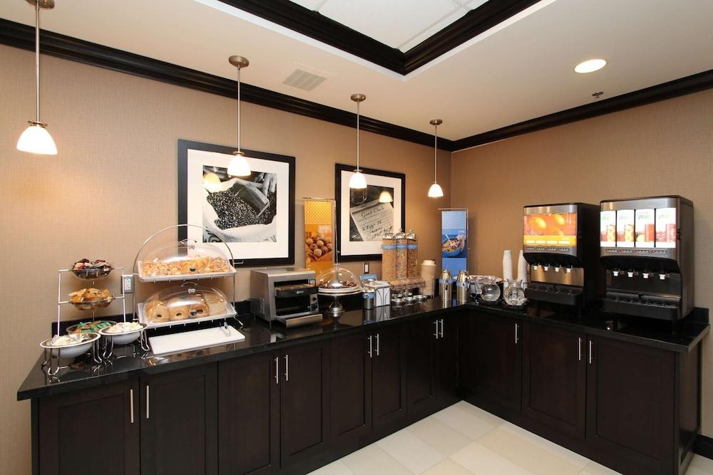 Hampton Inn & Suites by Hilton St. John's Airport photo 4