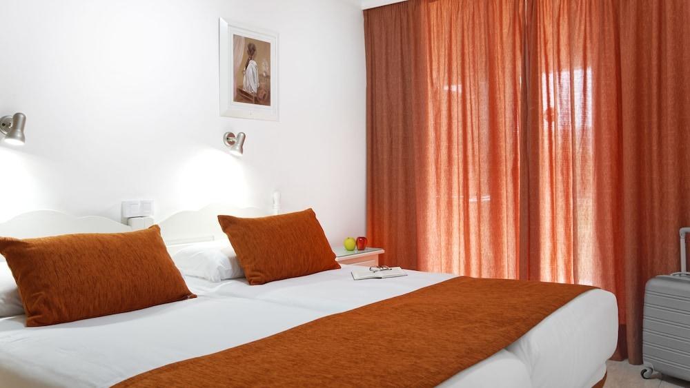 APARTAMENTOS JACARANDAS BEACH photo 2