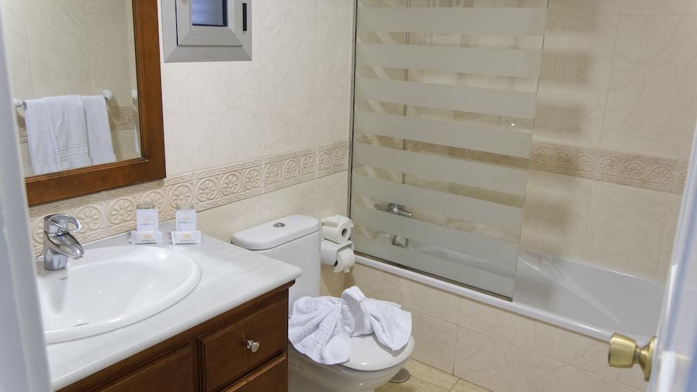 APARTAMENTOS JACARANDAS BEACH photo 3