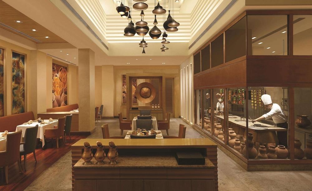 DoubleTree by Hilton Agra photo 2