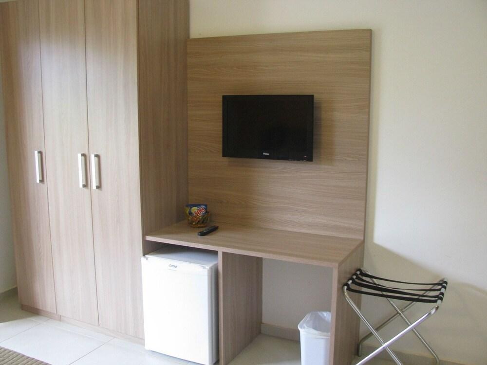 LA BRISE HOTEL photo 2