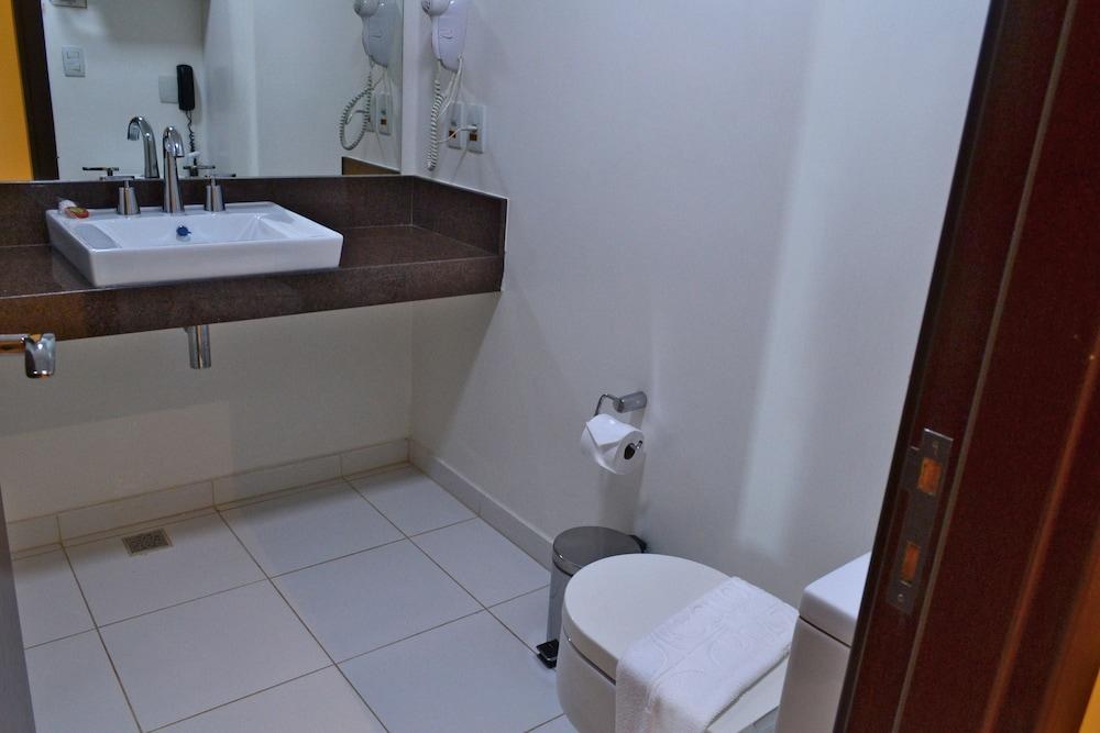 GOLDEN PLAZA HOTEL photo 2