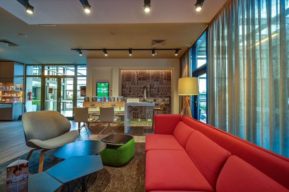 HOLIDAY INN PRAGUE AIRPORT photo 2