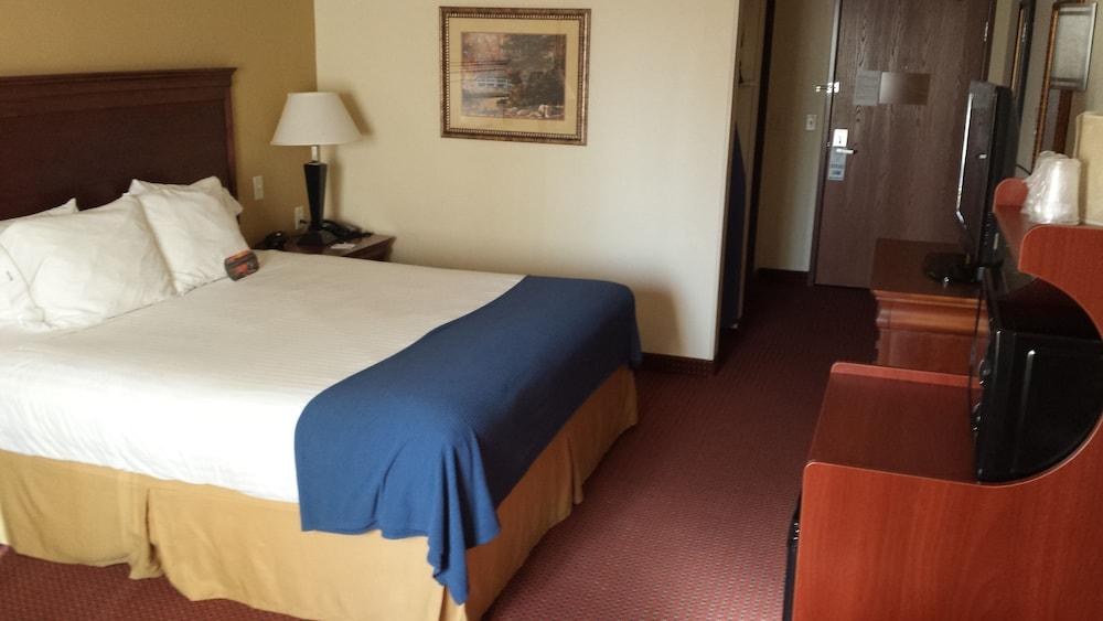 HOLIDAY INN EXPRESS & SUITES SALT LAKE CITY-AIRPORT EAST photo 2