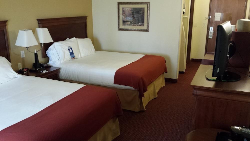 HOLIDAY INN EXPRESS & SUITES SALT LAKE CITY-AIRPORT EAST photo 3