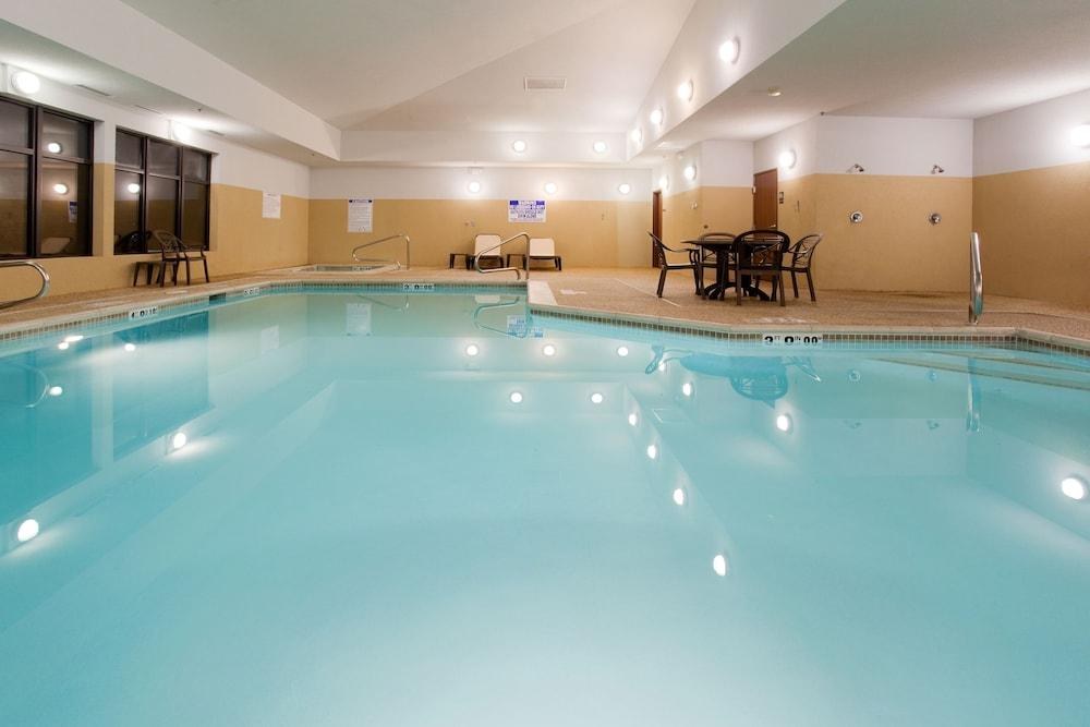 HOLIDAY INN EXPRESS & SUITES SALT LAKE CITY-AIRPORT EAST photo 4